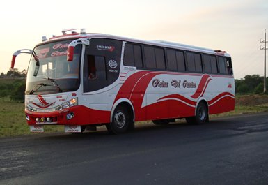 SANTA GEMA
FOTO DE LA WEB DE BUENVIAJE EN ECUADOR, BUS CON LATERALES DE MONCAYO
