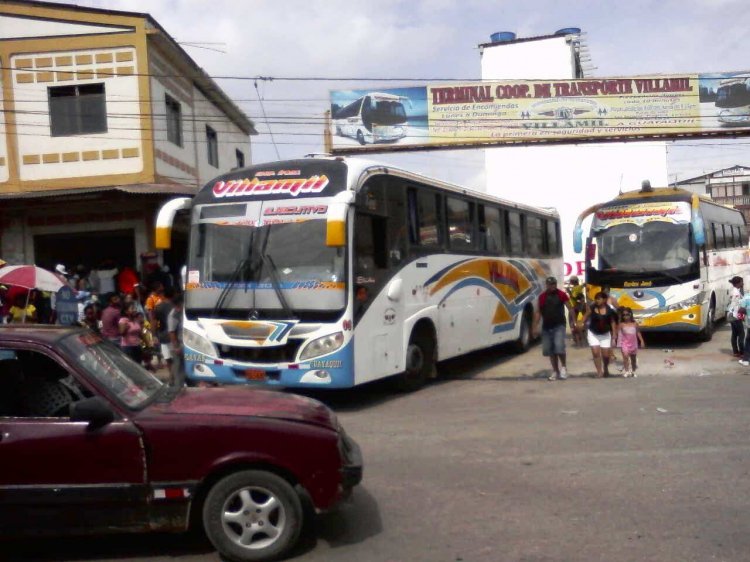 PICOSA Y YUTONG
IMAGEN CAPTURADA  EN LA TERMINAL TERRESTRE DE TRANSPORTES VILLAMIL
