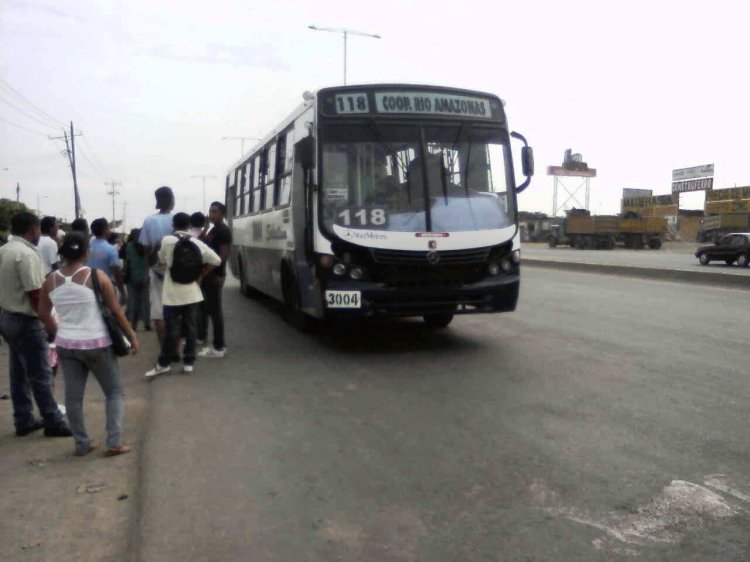 BUSCARS
IMAGEN CAPTURADA EN LA VIA PERIMETRAL EN EL DIA DE LA CONSULTA POPULAR ECUATORIANA 2011
