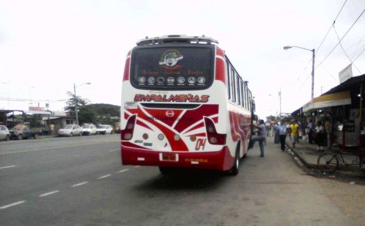 POSTERIOR DE RUTAS EMPALMEÑAS
IMAGEN CAPTURADA EN PUENTE LUCIA - GUAYAQUIL
http://galeria.bus-america.com/displayimage.php?pos=-13419
