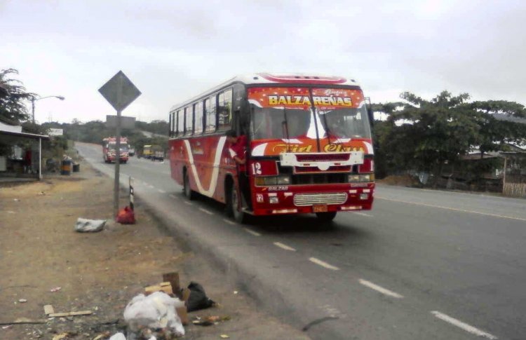 Marcopolo Viaggio GV850 (en Ecuador) Rutas Balzareñas
IMAGEN CAPTURADA EN PUENTE LUCIA - GUAYAQUIL
