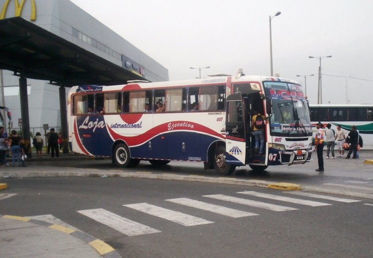 BUSSCAR EL BUS 340 (EN ECUADOR) - LOJA INTERNACIONAL
TERMINAL TERRESTRE DE GUAYAQUIL
