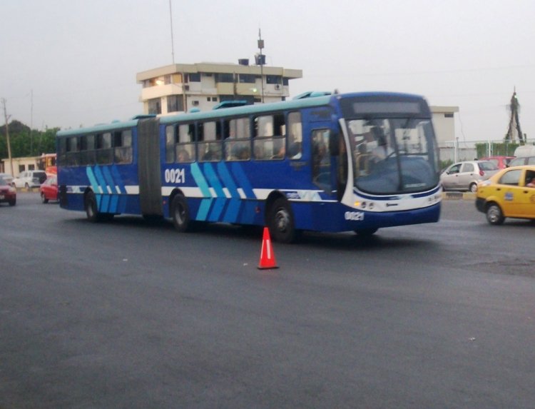 BUSSCAR URBANUS PLUSS (EN ECUADOR) - METROVIA / METROQUIL
TERMINAL TERRESTRE DE GUAYAQUIL
