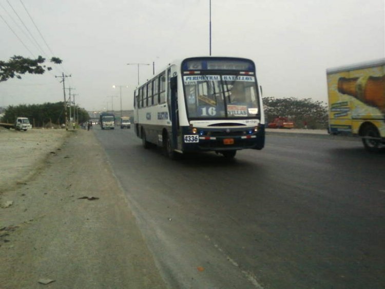 EX ALBORUTA
BUS CON FRENTE REFORMADO ANTERIORMENTE TENIA FRENTE DE BUSSCAR JUM BUS
