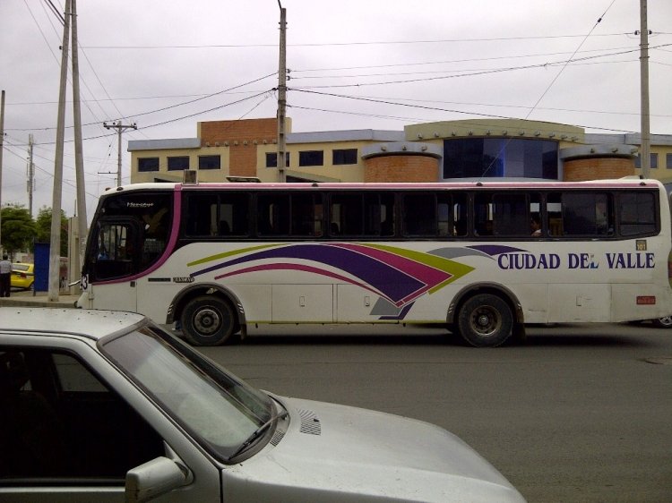 MONCAYO EN TRANSPÓRTES CIUDAD DEL VALLE
IMAGENDE JUAN CARLOS VELEZ BRIONES, VISITA AL ECUADOR
