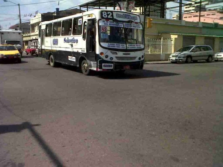 RODAS BUSS REFORMADO POR EL MISMO TALLER (RODAS)
GUAYAQUIL ECUADOR, CENTRO DE LA CIUDAD
