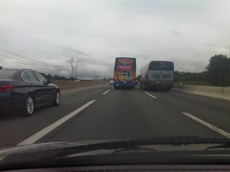 Prevost (en EE.UU.)
BUSES EN COMPETENCIA 
IMAGEN DE JUAN CARLOS VELEZ BRIONES
[Datos de derecha a izquierda]
