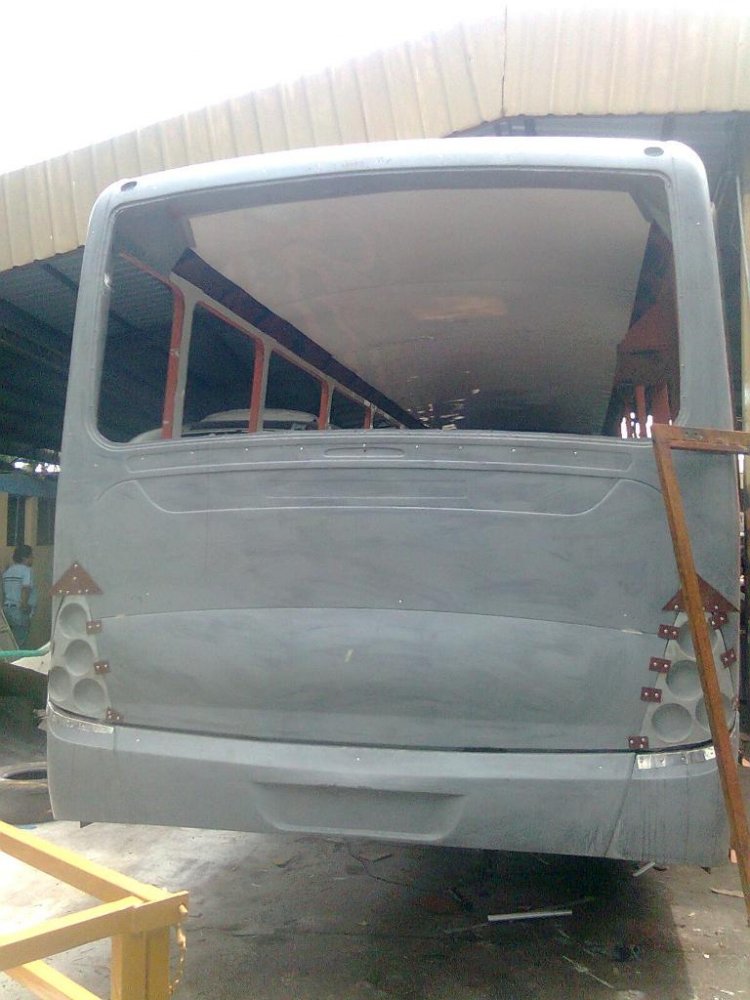 BUSCARS
IMAGEN DEL BUSOLOGO MAX DENTRO DEL CARROCERO BUSCARS. POSTERIOR DEL FUTURO BUS
