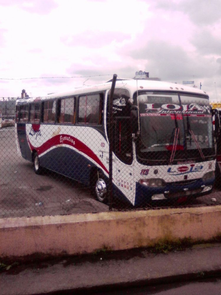 COMIL
BUS EN GARAJE DEL TERMINAL TERRESTRE
