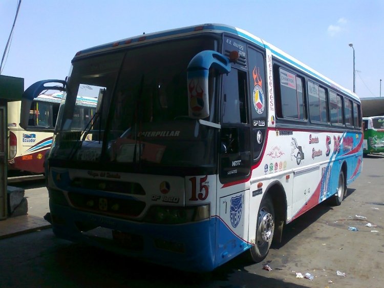 BUSSCAR EL BUS 320 (EN ECUADOR) - 5 DE MAYO
IMAGEN DE JUAN DURÁN

