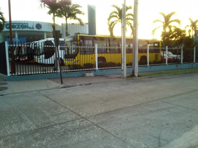 YUTONG (EN ECUDAOR) - BUS EN RESERVA
ECUAYUTONG - GUAYAQUIL (BUS AMARILLO)
