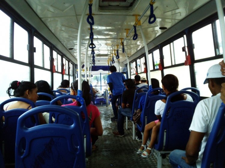 CARROCERIA CH & CH (VISTA INTERIOR DE LA UNIDAD)
GUAYAQUIL - ECUADOR
(VISTA INTERIOR DE LA UNIDAD)
