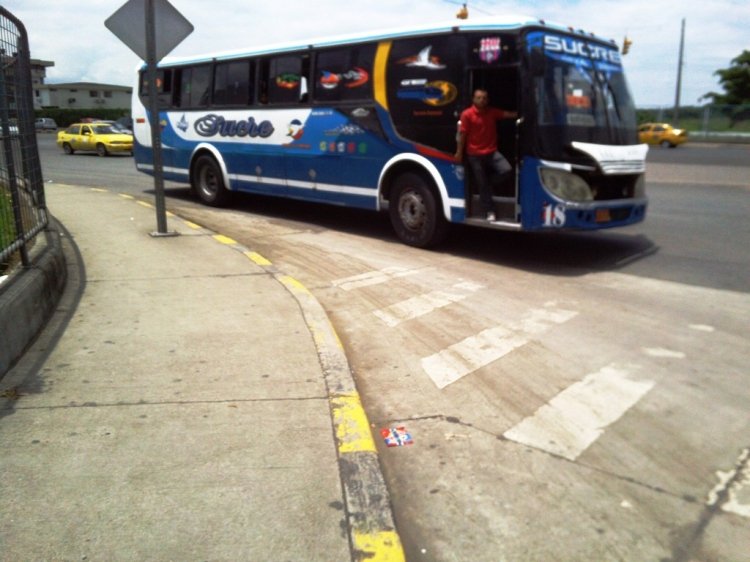 MONTOYA EN SUCRE
GUAYAQUIL - ECUADOR, TERMINAL TERRESTRE 
