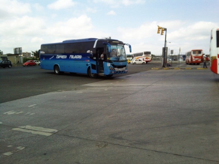 MIRAL INFINITI EN EXPRESO MILAGRO
TERMINAL TERRESTRE DE GUAYAQUIL
