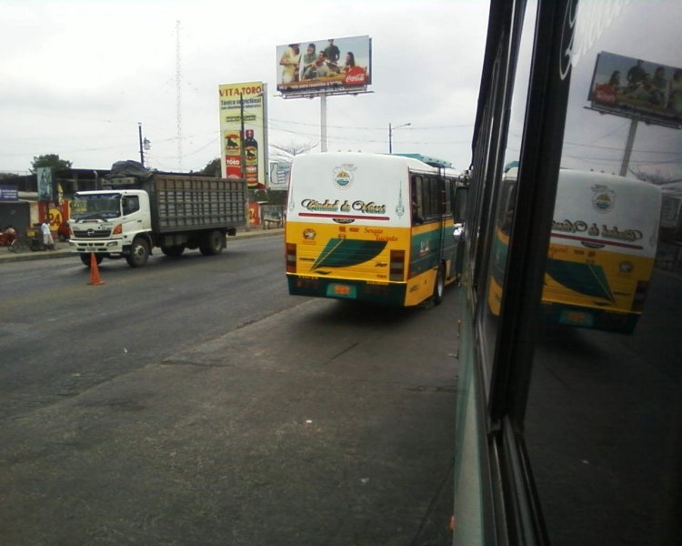 CIUDAD DE VINCES
IMAGEN CAPTURADA DESDE UN BUS MERCEDES BENZ OF 17-21 CARROCERIA PICOSA DE LA COOP VALENCIA MOVIL 37
