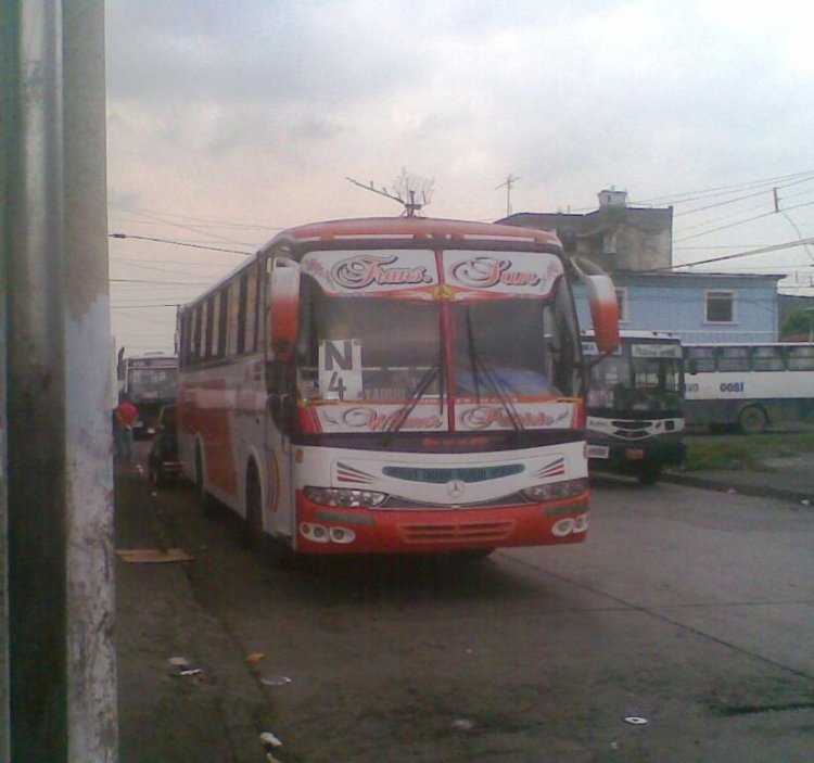 SAN
FOTO TOMADA EN LAS AFUERAS DE UN TALLER
