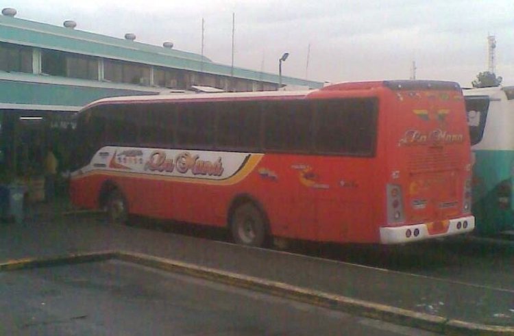 VARMA PARTE POSTERIOR
ESTE BUS FUE ANTERIORMENTE DE TRANSPORTES EMERALDAS EN LA EPOCA DE VARMA Y MORILLAS DE DICHA COOPERATIVA
