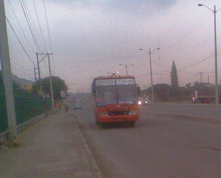 FRENTE DE BUS
IMAGEN CAPTURADA EN LA CIUDAD DE GUAYAQUIL, AÑO 2010
