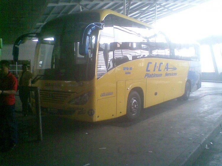 king Long BF 1830 (en Ecuador) - CICA PLATINUN SERVICES
FOTO TOMADA EN EL ANDE DE SALIDA DE BUSES DEL TERMINAL TERRESTRE DE GUAYAQUIL
