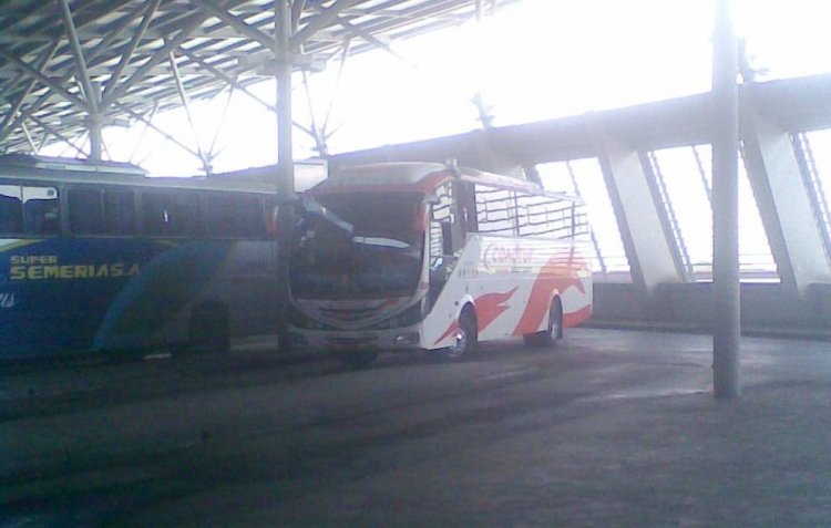 MONCAYO DE SALIDA
FOTO TOMADA EN LA TERMINAL TERRESTRE DE LA CUIDAD DE GUAYAQUIL, SALIENDO A SU DESTINO ESE BUS
