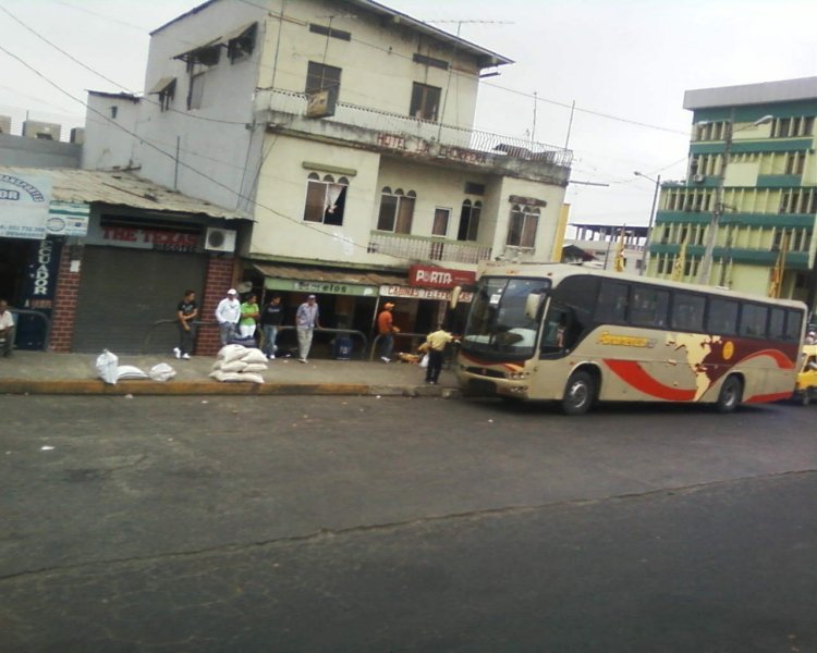 Marcopolo PARADISO (en Ecuador)
BUS REFORMADO
