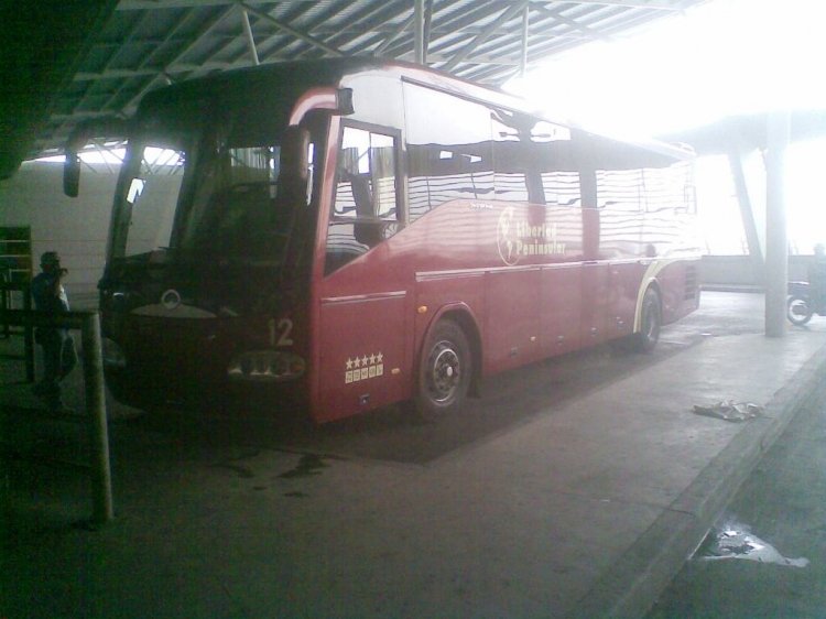 YUTONG TIPO IRIZAR (en Ecuador)
FOTO TOMADA EN EL ANDEN DE SALIDA DE LA TERMINAL TERRESTRE DE GUAYAQUIL
