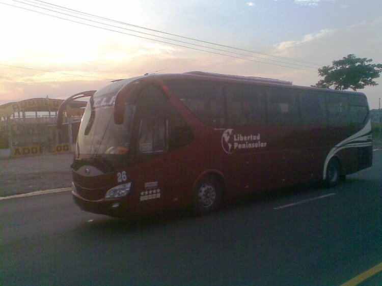 Yutong (en Ecuador) - BUS CHINO
FOTO TOMADA EN LA VIA PERIMETRAL DE LA CIUDAD DE GUAYAQUIL, UNIDAD CON "5 ESTRELLAS" CON WC
