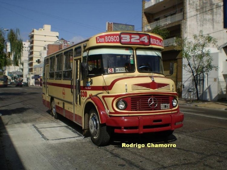 Mercedes-Benz LO1114 - Acoplat - M.O.Primera Junta
B.2238936 - RBU 238
Para ver información sobre esta carrocería se puede consultar la nota de Gustavo Del Manzo en
http://www.busarg.com.ar/may08_acoplat.htm
(en la imagen la 4ª unidad sobre M.Benz 1114) 
Palabras clave: Mercedes Benz LO 1114 Acoplat