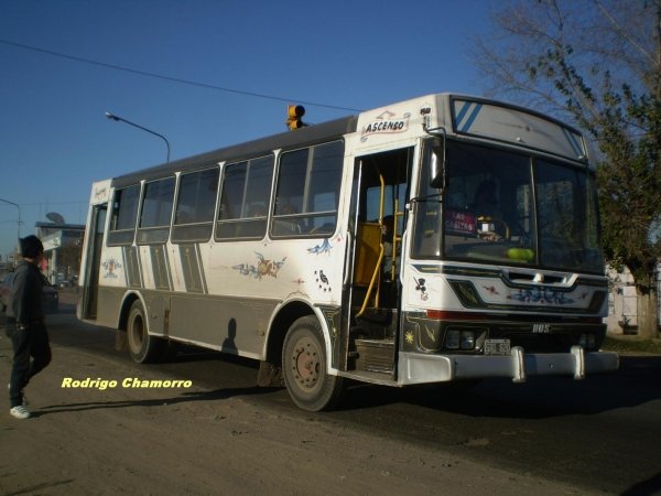 Mercedes-Benz OF 1215 - Bus Tango - Las Casitas
SRQ 620 - ex patente B.2513144

Línea "Km.29-Las Casitas" (Pdo. La Matanza, no autorizada)

Para ver la fotografía de este ómnibus haga click aquí: [url=https://bus-america.com/galeria/albums/userpics/10685/KM.29%20SYJ333.JPG]https://galeria.bus-america.com/KM.29%20SYJ333.JPG[/url]
Palabras clave: 1215 Bus Tango Km 29