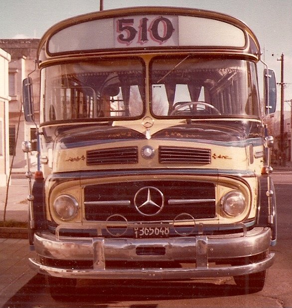 MARCELO SALGADO
B.1365648
http://galeria.bus-america.com/displayimage.php?pos=-13210
...Y NO PUEDE SER DE OTRA MANERA! CUANDO DE APORTES VALIOSOS SE TRATA CARLOS RAUL TUCCI SIEMPRE ESTA PRESENTE.
LAS FOTOS SON DE MARINA GARAVIS ,HIJA DEL DUEÑO DE VARIOS COCHES DE LO QUE FUE UNA DE LAS EMPRESAS MAS PINTORESCAS DE BAHIA BLANCA "LA FAVORITA",CHICHE GARAVIS
