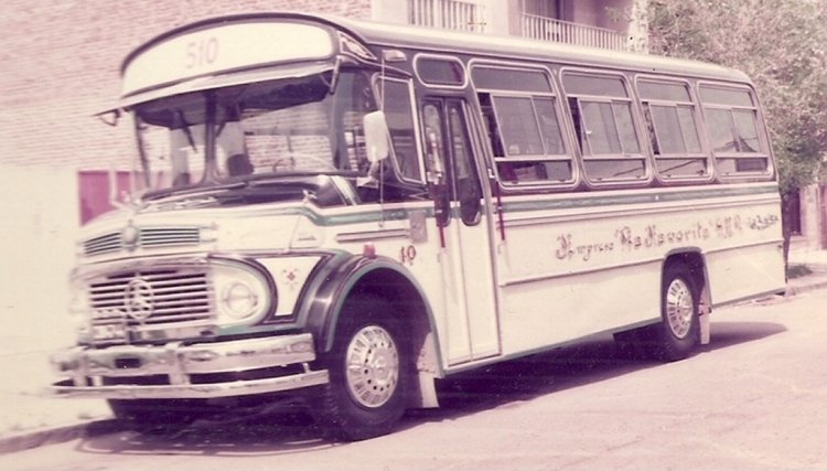 MARCELO SALGADO
...Y NO PUEDE SER DE OTRA MANERA! CUANDO DE APORTES VALIOSOS SE TRATA CARLOS RAUL TUCCI SIEMPRE ESTA PRESENTE.
LAS FOTOS SON DE MARINA GARAVIS ,HIJA DEL DUEÑO DE VARIOS COCHES DE LO QUE FUE UNA DE LAS EMPRESAS MAS PINTORESCAS DE BAHIA BLANCA "LA FAVORITA",CHICHE GARAVIS 
