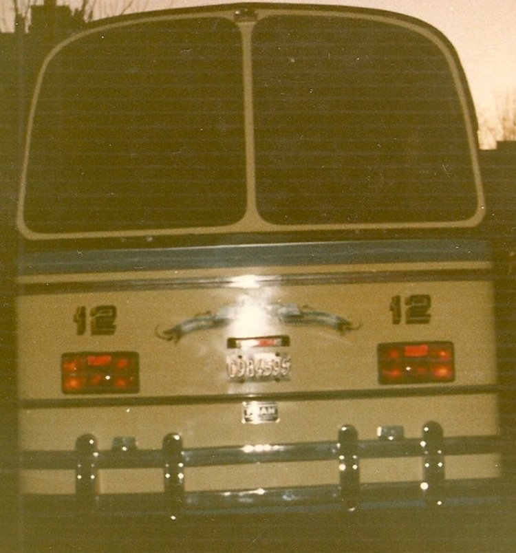 MARCELO SALGADO
C.984595
http://galeria.bus-america.com/displayimage.php?pos=-13182
http://galeria.bus-america.com/displayimage.php?pos=-13183
http://galeria.bus-america.com/displayimage.php?pos=-13186
...Y NO PUEDE SER DE OTRA MANERA! CUANDO DE APORTES VALIOSOS SE TRATA CARLOS RAUL TUCCI SIEMPRE ESTA PRESENTE.
LAS FOTOS SON DE MARINA GARAVIS ,HIJA DEL DUEÑO DE VARIOS COCHES DE LO QUE FUE UNA DE LAS EMPRESAS MAS PINTORESCAS DE BAHIA BLANCA "LA FAVORITA",CHICHE GARAVIS
