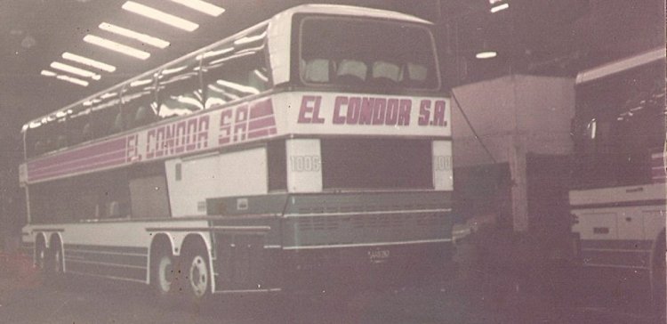 MARCELO SALGADO
¿S.440257?
FOTOS DE HUGO PANCIROLI
COLECTIVOS DE DOBLE PISO QUE TRAJO EL CONDOR DE ESTADOS UNIDOS!!!MOTOR MARINO DE 10 CILINDROS EN "V" Y CAJA DE 10 VELOCIDADES!!VEL MAX 210 KMP!
