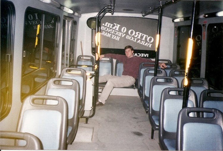 LOS QUE YO MANEJE!!!
DOP152
http://galeria.bus-america.com/displayimage.php?pos=-16433
CIA DE OMNIBUS CDAD. DE  BAHIA BLANCA -2ª ETAPA- AÑOS DE FUNCIONAMIENTO 2000-2002
(vista del interior de la unidad)
Se puede consultar la historia de esta línea en [url=http://revista.bus-america.com/Notas/517.htm] revista.bus-america.com 517
[/url]
Fotografía : Fernando Strack
