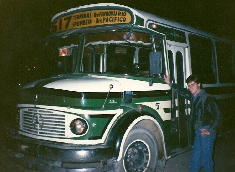 LOS QUE YO MANEJE!!!
CIA DE OMNIBUS CDAD. DE  BAHIA BLANCA - A�OS DE FUNCIONAMIENTO 1962-2000
Se puede consultar la historia de esta l�nea en [url=http://revista.bus-america.com/Notas/517.htm] revista.bus-america.com 517
[/url]
Fotograf�a : Fernando Strack
