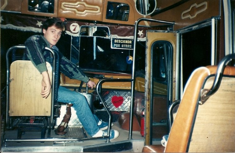 LOS QUE YO MANEJE!!!
CIA DE OMNIBUS CDAD. DE  BAHIA BLANCA - A�OS DE FUNCIONAMIENTO 1962-2000
Se puede consultar la historia de esta l�nea en [url=http://revista.bus-america.com/Notas/517.htm] revista.bus-america.com 517
[/url]
(vista del interior de la unidad)
Fotograf�a : Fernando Strack
