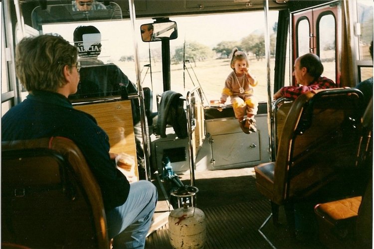 LOS QUE YO MANEJE!!!
CIA DE OMNIBUS CDAD. DE  BAHIA BLANCA -  AOS DE FUNCIONAMIENTO 1962-2000
Se puede consultar la historia de esta lnea en [url=http://revista.bus-america.com/Notas/517.htm] revista.bus-america.com 517
[/url]
(vista del interior de la unidad)
