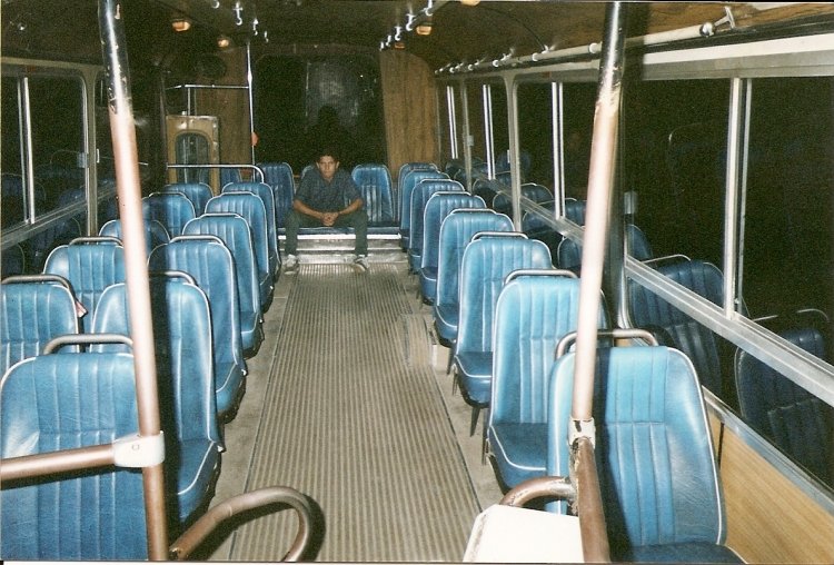 LOS QUE YO MANEJE!!!
Se puede consultar la historia de esta l�nea en [url=http://revista.bus-america.com/Notas/517.htm] revista.bus-america.com 517
[/url]
(vista del interior de la unidad)
Fotograf�a : Pepo Matas
