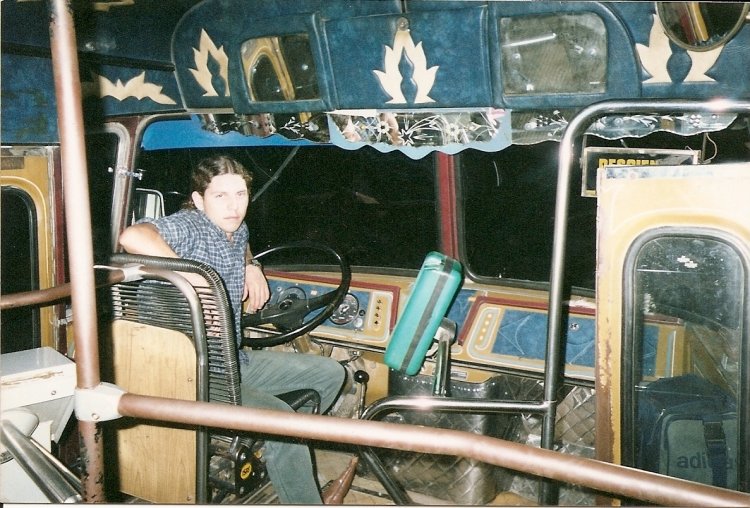 LOS QUE YO MANEJE!!!
Se puede consultar la historia de esta l�nea en [url=http://revista.bus-america.com/Notas/517.htm] revista.bus-america.com 517
[/url]
(vista del interior de la unidad)
Fotograf�a : Pepo Matas
