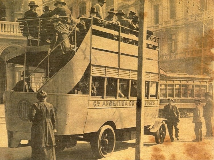 SPA - Melano - Cía.Argentina De Autobuses
[url=https://bus-america.com/galeria/displayimage.php?pid=62534]https://bus-america.com/galeria/displayimage.php?pid=62534[/url]

Cía.Argentina de Autobuses (Buenos Aires)

Fotografo : ¿?
Fotografía del : Archivo General de la Nación
Aporte: MARCELO SALGADO

OTRO GRAN APORTE DE CARLO TUCCI TARJETAS POSTALES DE SEGUROS RIVADAVIA AL CUMPLIRSE ALGUN ANIVERSARIO DE SU FUNDACION
