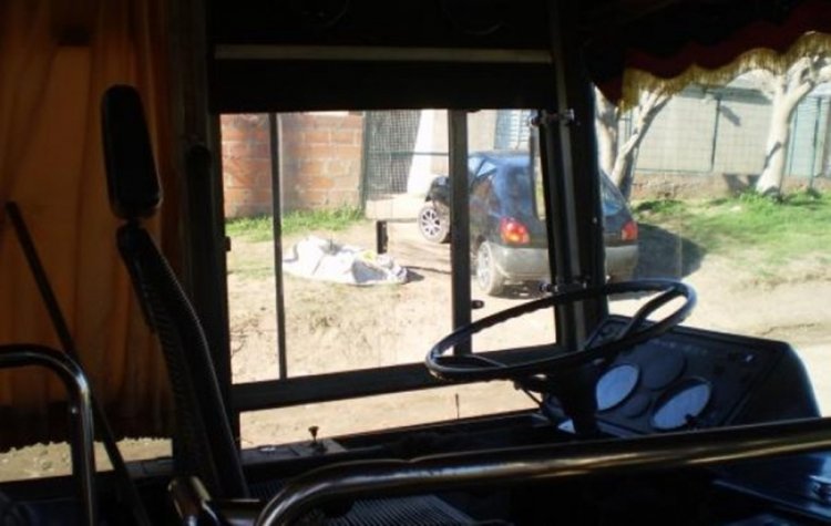 MARCELO SALGADO
FOTO EXTRAIDA DE:
http://www.alamaula.com/buenos-aires/colectivos/colectivo-urbano-mb-1215/2394092
