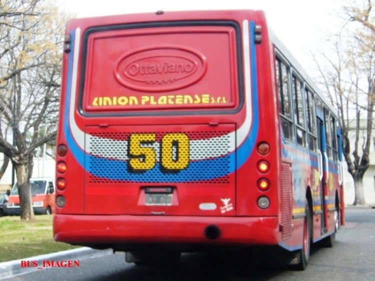 UNION PLATENSE  EX INTERNO 50 
La caracteristica de esta unidad con respecto a otras similares que integraron esta empresa es la luneta ciega con el isologotipo de carrocerias Ottavianos hnos.
