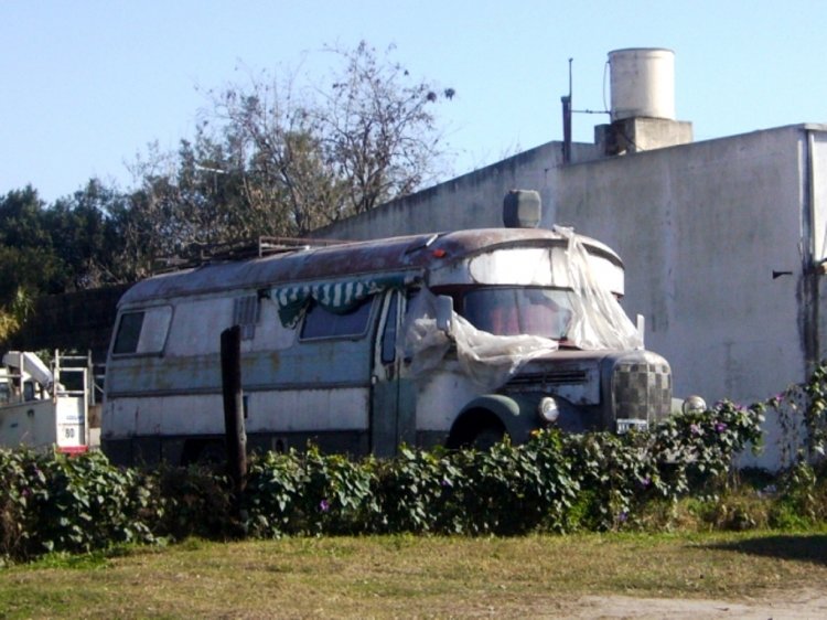 PARTICULAR - MOTORHOME 
http://galeria.bus-america.com/displayimage.php?pos=-13036
Palabras clave: PARTICULAR