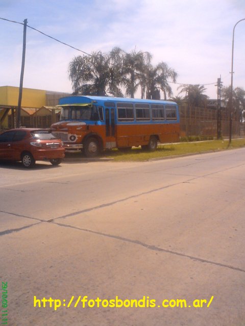 1114 ESTACIONADO EN PELLEGRINI CASI CALCHAQU�
