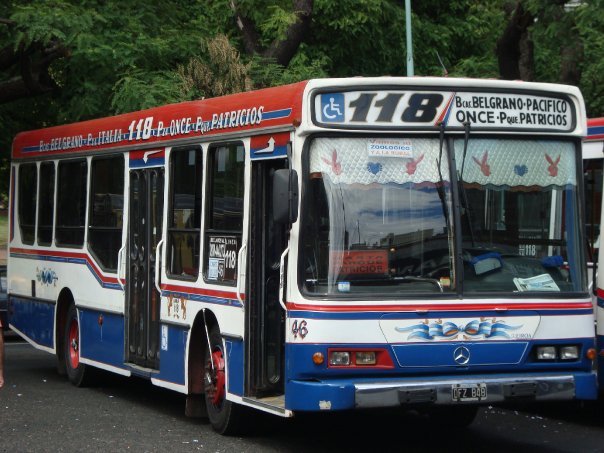 Lnea 118 - Micromnibus Barrancas de Belgrano S. A.
Ale y muchachos subo esta foto que pertenece a Facundo Patan para descifrar de que carrocera se trata, a mi me parece que es Galicia, pero no estoy seguro.
