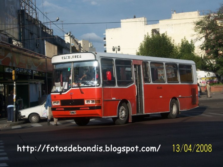 ESCOLAR EN LA ESTACI�N DE LAN�S
Palabras clave: CND ESCOLAR LAN�S