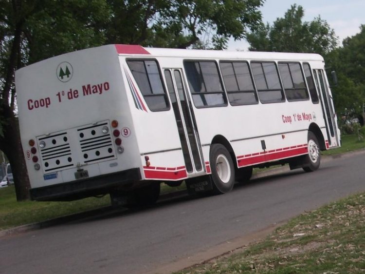 coop. 1� de mayo 9
coche de la coop. 1� de mayo que pertenece a la coop. 3 de julio(seria interno 78). pertenecia a la empresa mayo srl
Palabras clave: coop 3 de julio