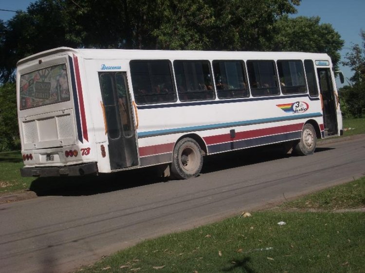 COOP. 3 DE JULIO  73
coche 73 de la coop. 3 de julio.pertenece a la empresa desde mediados de 2007.ex interno 15 de rutabus . Chapa y pintura de febrero de 2010
Palabras clave: coop 3 de julio