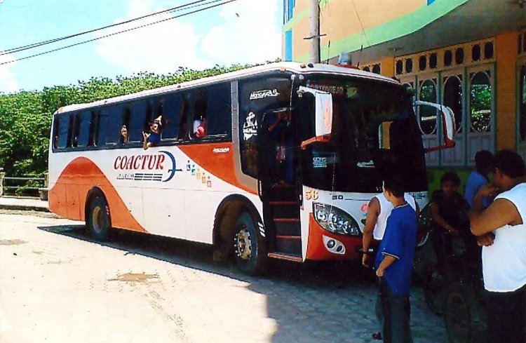 el bus en el que yo andube en ecuador propiedad de mi tio
