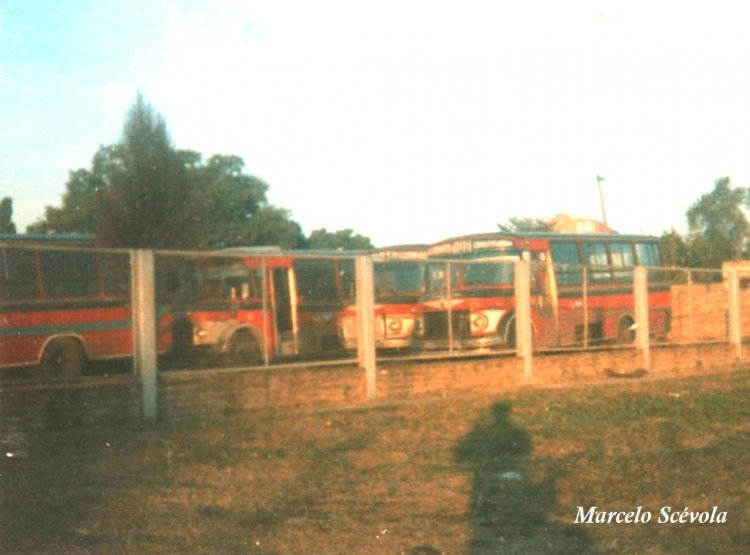 línea 186
Foto tomada en 1986 a poco de caer la empresa y pasar la línea a Expreso Cañuelas.
